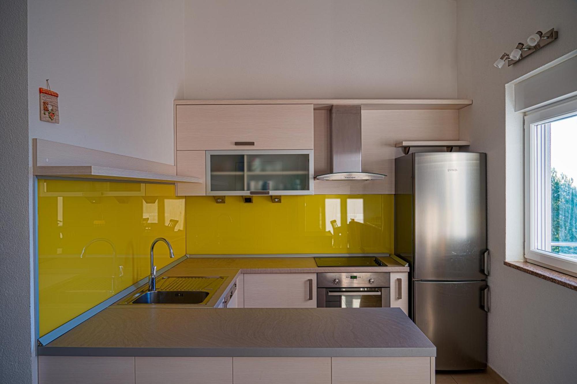 Apartments Sara & Nina Омиш Экстерьер фото